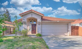 5678 W Vartikian Ave, Fresno, CA 93722