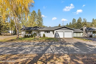 202 Country Club Ln, Pinehurst, ID 83850