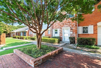 1207 Roaring Springs Rd, Fort Worth, TX 76114