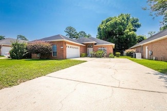 5931 Hermitage Dr, Pensacola, FL 32504