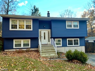 21 Karen Rd, Highland Lakes, NJ 07422