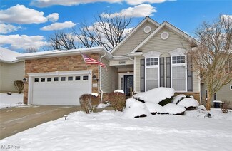 2330 Heron Crest Dr, Cuyahoga Falls, OH 44223