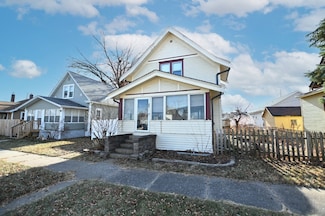 915 D Ave NW, Cedar Rapids, IA 52405
