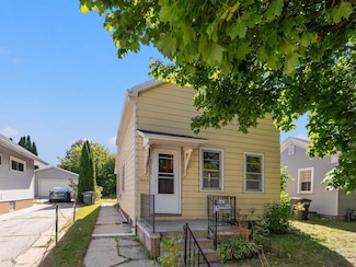 1603 Alexander Ct, Sheboygan, WI 53081