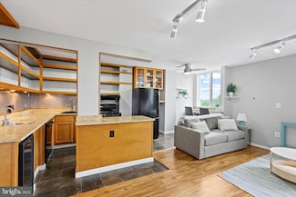 4242 E West Hwy Unit 406, Chevy Chase, MD 20815