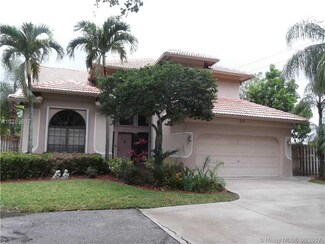 2990 Tulip Dr, Hollywood, FL 33026