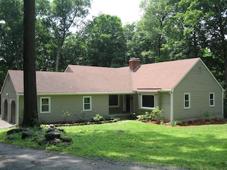 7 Jarrod Dr, Danbury, CT 06811