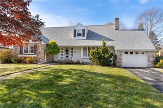389 Barrett Rd, Emmaus, PA 18049