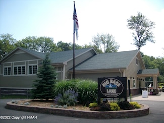 137 Mountainside Dr, Gouldsboro, PA 18424