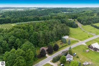 1551 N MacKsey Rd, Suttons Bay, MI 49682