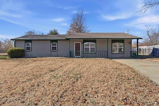 808 Sunrise Cir, Manhattan, KS 66502