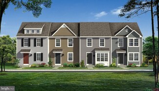 17 Scrub Pine Ct, Bunker Hill, WV 25413