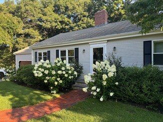 14 Lilac Cir, Wellesley, MA 02482