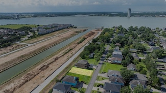 406 West Dr, Kemah, TX 77565