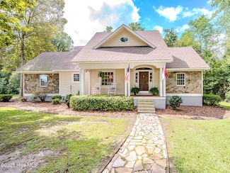 563 Whites Crossing Ln, Whiteville, NC 28472