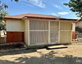 8121 Bertal St, Lamont, CA 93241