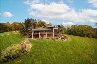 200 Fernwood Dr, Clinton, PA 15026