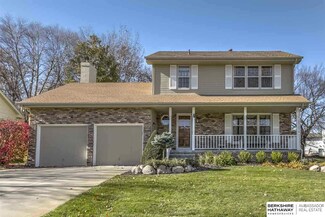 702 S Fillmore St, Papillion, NE 68046