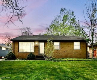 18203 Broxton Dr, Strongsville, OH 44149