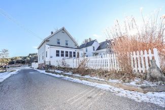 38 Island St, Wilton, NH 03086