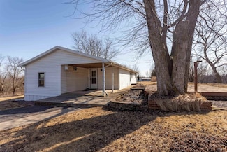 9509 Patterson Dr, Bernard, IA 52032