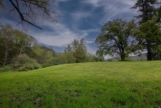 2661 Wards Creek Rd, Rogue River, OR 97537