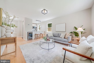841 S Irving St, Arlington, VA 22204