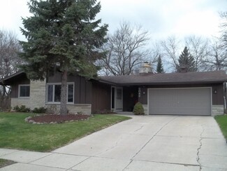 5042 Spruce Ct, Greendale, WI 53129