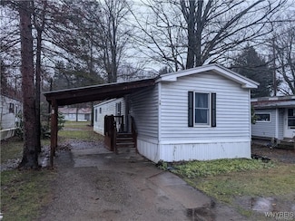 9582 Middle Rd, East Concord, NY 14055