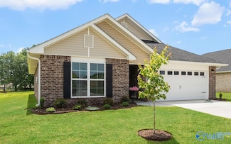 110 Sidney Ruth Dr, New Market, AL 35811