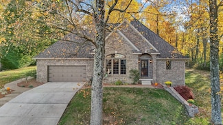 209 River Dr, Bloomfield, IN 47424