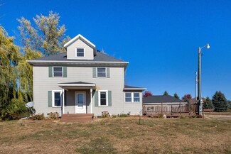 7427 N Main St, East Dubuque, IL 61025