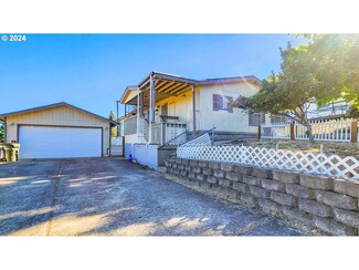 202 W Amanda St, Roseburg, OR 97471