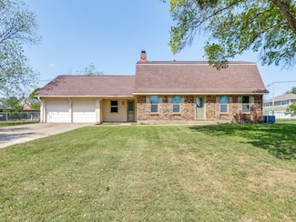 1500 S Stratton St, Decatur, TX 76234