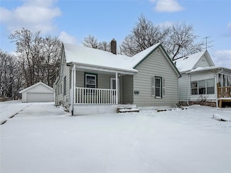 819 Cleveland Ave, Des Moines, IA 50316