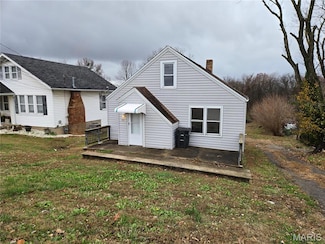 911 Lehmen Dr, Chester, IL 62233