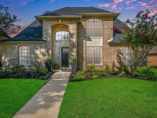 3026 Coachlight Ln, Sugar Land, TX 77479