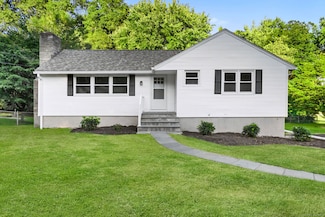 8 Lloyd Rd, Norwalk, CT 06850