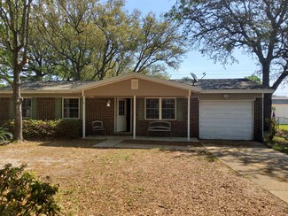 64 Fawn Ln, Shalimar, FL 32579