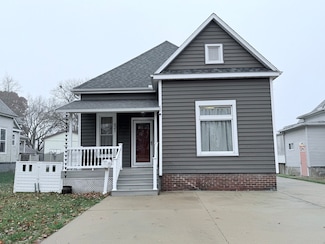 421 N Grant St, Clinton, IL 61727