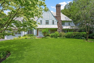 383 Beechmont Dr, New Rochelle, NY 10804