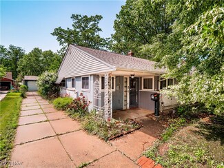 516 Bayfair Dr, Bay Village, OH 44140