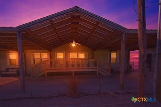 310 N 10th St, Port O Connor, TX 77982