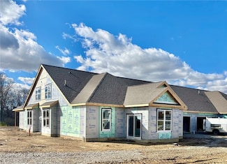 105 Independence Dr Unit 109A, Cabot, PA 16023