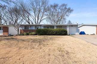 2755 Patterson Rd, Florissant, MO 63031