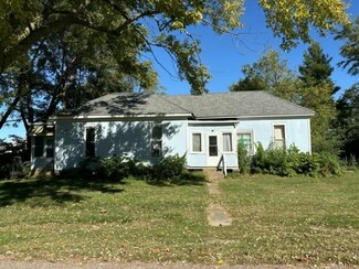 112 W Winans St, Chestnut, IL 62518