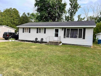 318 North St, Standish, MI 48658