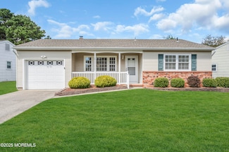 162 Castleton Dr, Toms River, NJ 08757