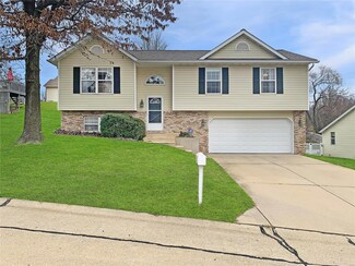 60 Fairington Ave, Glen Carbon, IL 62034