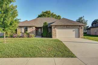 2000 E Greenwich Dr, Ozark, MO 65721